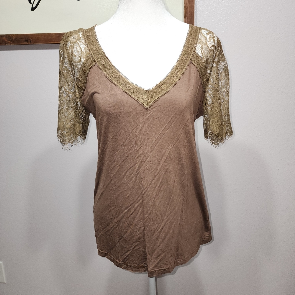 NWT LA MIEL Super Soft Lace-Sleeve V-Neck - Mocha